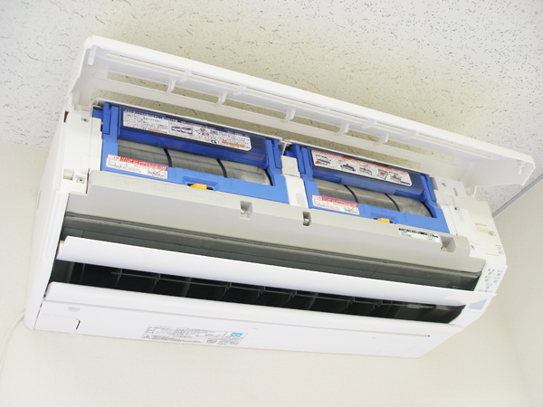 お掃除機能付きエアコン